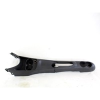 PLASTIKA MED SEDEZI BREZ NASLONJALA ROK OEM N. 735429498 ORIGINAL REZERVNI DEL FIAT 500 CINQUECENTO 312 MK3 (2007 - 2015) DIESEL LETNIK 2009