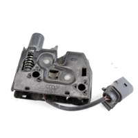 ZAKLEP POKROVA MOTORJA  OEM N. 8U0823509A ORIGINAL REZERVNI DEL AUDI Q3 8U (2011 - 2014)DIESEL LETNIK 2014