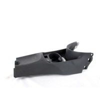 PLASTIKA MED SEDEZI BREZ NASLONJALA ROK OEM N. 735429498 ORIGINAL REZERVNI DEL FIAT 500 CINQUECENTO 312 MK3 (2007 - 2015) BENZINA/GPL LETNIK 2014