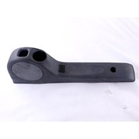 PLASTIKA MED SEDEZI BREZ NASLONJALA ROK OEM N. Q0000702V012C96A00 ORIGINAL REZERVNI DEL SMART FORTWO CITY-COUPE CABRIO 450 MK1 (1998 - 2007) DIESEL LETNIK 2004