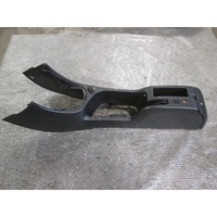 PLASTIKA MED SEDEZI BREZ NASLONJALA ROK OEM N. 758959 ORIGINAL REZERVNI DEL PEUGEOT 307 3A/B/C/E/H BER/SW/CABRIO (2001 - 2009) DIESEL LETNIK 2002