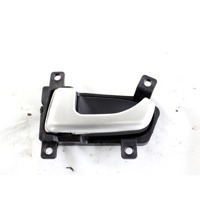 82610-3U000 MANIGLIA INTERNA PORTA POSTERIORE SINISTRA KIA SPORTAGE 1.7 D 85KW 6M 5P (2013) RICAMBIO USATO