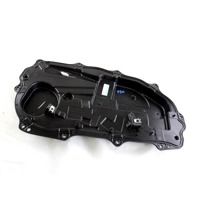 K8D2-24767-A PANNELLO SUPPORTO MECCANISMO ALZA-CRISTALLO PORTA POSTERIORE SINISTRA LAND ROVER RANGE ROVER EVOQUE L551 MHEV 2.0 I 4X4 110KW AUT 5P (2019) RICAMBIO USATO