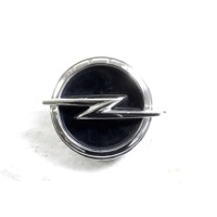 9830092980 MANIGLIA ESTERNA STEMMA PORTELLONE COFANO POSTERIORE BAULE OPEL CORSA F 1.2 B 74KW 6M 5P (2022) RICAMBIO USATO 