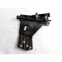 8A61-A264A52-AE STAFFA SUPPORTO SERRATURA PORTA POSTERIORE DESTRA FORD FIESTA 1.2 B 44KW 5M 5P (2011) RICAMBIO USATO