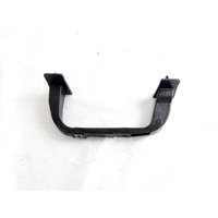9674497280 STAFFA SUPPORTO INTERNA PANNELLO PORTA ANTERIORE DESTRA PEUGEOT 208 1.6 D 55KW 5M 5P (2017) RICAMBIO USATO