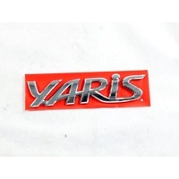 75442-0D150 STEMMA FREGIO LOGO EMBLEMA "YARIS" PORTELLONE COFANO POSTERIORE BAULE TOYOTA YARIS P13 1.5 I 55KW AUT 5P (2014) RICAMBIO NUOVO