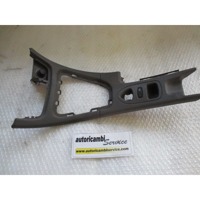 SREDINSKA KONZOLA  OEM N. 8200025900 ORIGINAL REZERVNI DEL RENAULT LAGUNA BG0/1 KG0/1 MK2 BER/SW (11/2000 - 12/2004) DIESEL LETNIK 2003