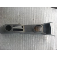 PLASTIKA MED SEDEZI BREZ NASLONJALA ROK OEM N. 5891052020B0 ORIGINAL REZERVNI DEL TOYOTA YARIS P9 MK2 (01/2006 - 2009) DIESEL LETNIK 2007