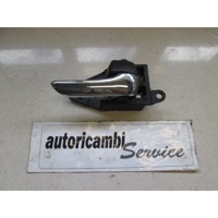 NOTRANJA KLJUKA  OEM N. 6920520180C0 ORIGINAL REZERVNI DEL TOYOTA AVENSIS VERSO M2 (2001 - 2004) DIESEL LETNIK 2004