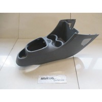 PLASTIKA MED SEDEZI BREZ NASLONJALA ROK OEM N. 588110H010 ORIGINAL REZERVNI DEL TOYOTA AYGO B1 (2005 - 2009) BENZINA LETNIK 2006