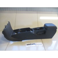 NASLON ZA ROKE/SREDINSKA KONZOLA OEM N. 30755349 ORIGINAL REZERVNI DEL VOLVO V50 545 (2004 - 05/2007) DIESEL LETNIK 2004