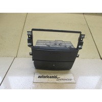 PEPELNIK / DRZALA ZA PIJACO OEM N. 845703 ORIGINAL REZERVNI DEL KIA SORENTO JC MK1 (2002 - 2009) DIESEL LETNIK 2004