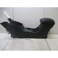 NASLON ZA ROKE/SREDINSKA KONZOLA OEM N. 95954490 ORIGINAL REZERVNI DEL CHEVROLET CRUZE J300 J305 (2009 - 2019) BENZINA/GPL LETNIK 2011