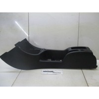 PLASTIKA MED SEDEZI BREZ NASLONJALA ROK OEM N. 9634495677 ORIGINAL REZERVNI DEL PEUGEOT 307 3A/B/C/E/H BER/SW/CABRIO (2001 - 2009) DIESEL LETNIK 2004