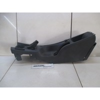 PLASTIKA MED SEDEZI BREZ NASLONJALA ROK OEM N. 735297552 ORIGINAL REZERVNI DEL FIAT STILO 192 BER/SW (2001 - 2004) DIESEL LETNIK 2002