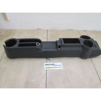 PLASTIKA MED SEDEZI BREZ NASLONJALA ROK OEM N. 846111C500 ORIGINAL REZERVNI DEL HYUNDAI GETZ TB (2002 - 02/2006) DIESEL LETNIK 2005