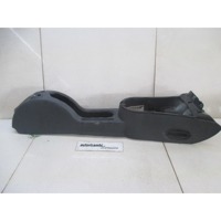 PLASTIKA MED SEDEZI BREZ NASLONJALA ROK OEM N. 96477876ZE ORIGINAL REZERVNI DEL CITROEN C3 / PLURIEL MK1 (2002 - 09/2005) BENZINA LETNIK 2004