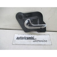 NOTRANJA KLJUKA  OEM N. 13121860 ORIGINAL REZERVNI DEL OPEL MERIVA A X03 (2003 - 2006) BENZINA LETNIK 2006