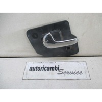 NOTRANJA KLJUKA  OEM N. 13121858 ORIGINAL REZERVNI DEL OPEL MERIVA A X03 (2003 - 2006) BENZINA LETNIK 2006