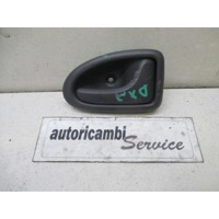 NOTRANJA KLJUKA  OEM N. 7700415975 ORIGINAL REZERVNI DEL RENAULT SCENIC JA0/1 FA0 MK1 R (1999 - 2003) BENZINA LETNIK 2001