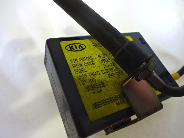CENTRALNO ZAKLEPANJE OEM N. 0K2FB677R0 ORIGINAL REZERVNI DEL KIA CARENS MK2 FJ (2002 - 2006) DIESEL LETNIK 2005