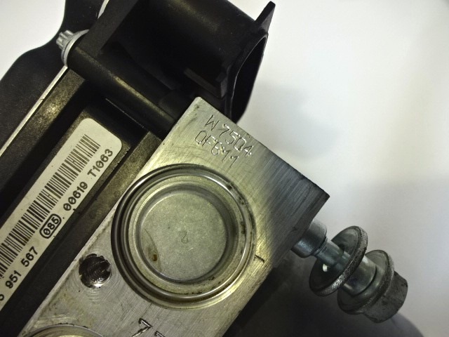ABS AGREGAT S PUMPO OEM N. 265251490 ORIGINAL REZERVNI DEL TOYOTA AVENSIS T27 MK3 BER/SW (2009 - 2015)DIESEL LETNIK 2011