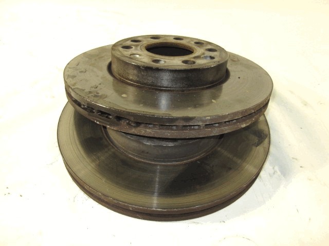 SPREDNJI ZAVORNI DISKI OEM N. 1K0615301T ORIGINAL REZERVNI DEL VOLKSWAGEN GOLF VII 5G1 BQ1 BE1 BE2 BA5 BV5 MK7 (2012 - 2017)BENZINA LETNIK 2013