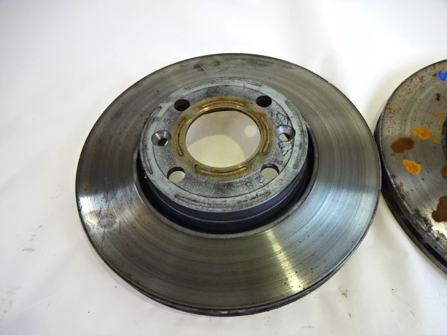 SPREDNJI ZAVORNI DISKI OEM N. 402061200R ORIGINAL REZERVNI DEL RENAULT CAPTUR J5 H5 (2013 - 2019) BENZINA LETNIK 2017