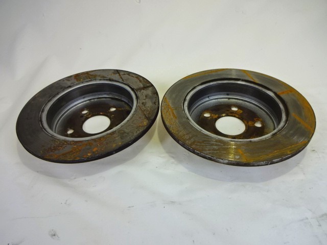 ZADNJI ZAVORNI DISKI OEM N. 204004121 ORIGINAL REZERVNI DEL TOYOTA COROLLA VERSO ZER ZZE12 R1 (2004 - 2009) BENZINA LETNIK 2005
