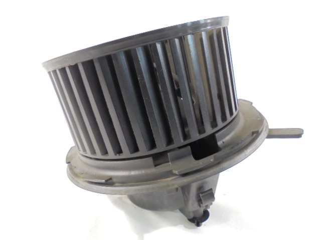 VENTILATOR  KABINE  OEM N. 3C1820015L ORIGINAL REZERVNI DEL VOLKSWAGEN GOLF V 1K1 1K5 MK5 BER/SW (02/2004-11/2008) BENZINA LETNIK 2008