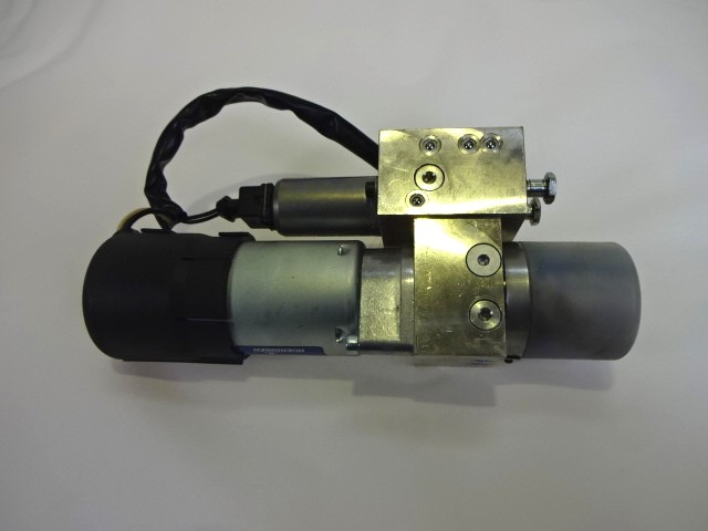 ZAKLEPANJE PRTLJA?NIH VRAT  OEM N. A2518000448 ORIGINAL REZERVNI DEL MERCEDES CLASSE R W251 (2005 - 2010)DIESEL LETNIK 2007