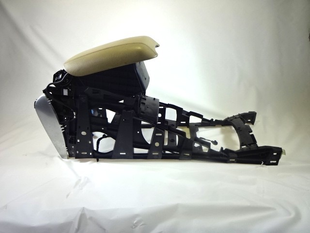 NASLON ZA ROKE/SREDINSKA KONZOLA OEM N. A2516801539 ORIGINAL REZERVNI DEL MERCEDES CLASSE R W251 (2005 - 2010)DIESEL LETNIK 2007