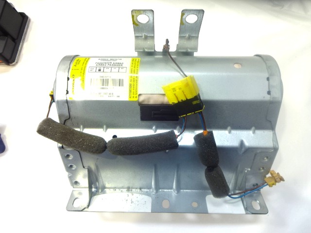 KIT AIRBAG KOMPLET OEM N. 17906 KIT AIRBAG COMPLETO ORIGINAL REZERVNI DEL VOLVO V50 545 (2004 - 05/2007) DIESEL LETNIK 2006