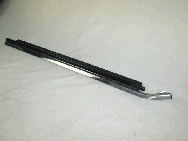 OKRASNE LETVE IN PROFILI SPREDNJIH VRAT OEM N. 7558442 ORIGINAL REZERVNI DEL FIAT REGATA 138 (1983 -1986)BENZINA LETNIK 1985