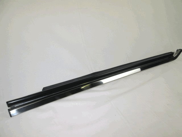 OKRASNE LETVE IN PROFILI SPREDNJIH VRAT OEM N. 7558442 ORIGINAL REZERVNI DEL FIAT REGATA 138 (1983 -1986)BENZINA LETNIK 1985