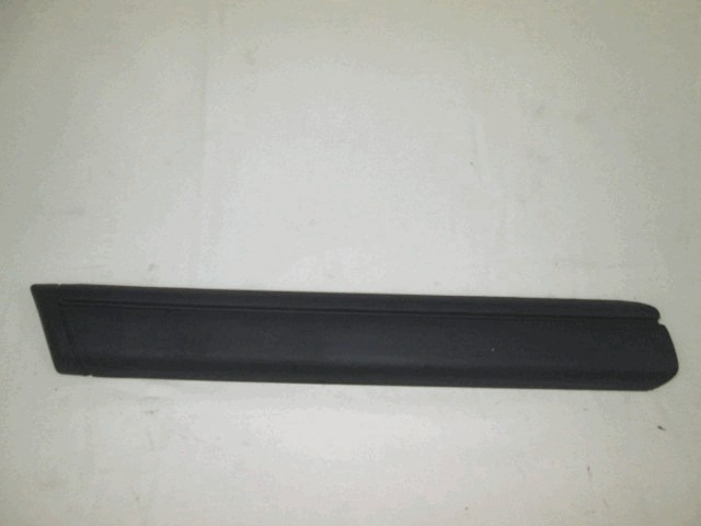 ZUNANJI PROFILI IN LETVE OEM N. 1246900962 ORIGINAL REZERVNI DEL MERCEDES CLASSE E W124 BER/SW (1984 - 1995)BENZINA LETNIK 1993