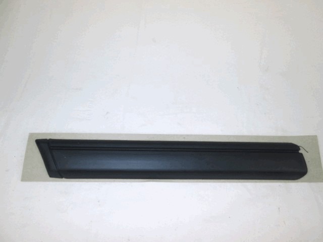 ZUNANJI PROFILI IN LETVE OEM N. 1246902962 ORIGINAL REZERVNI DEL MERCEDES CLASSE E W124 BER/SW (1984 - 1995)BENZINA LETNIK 1993