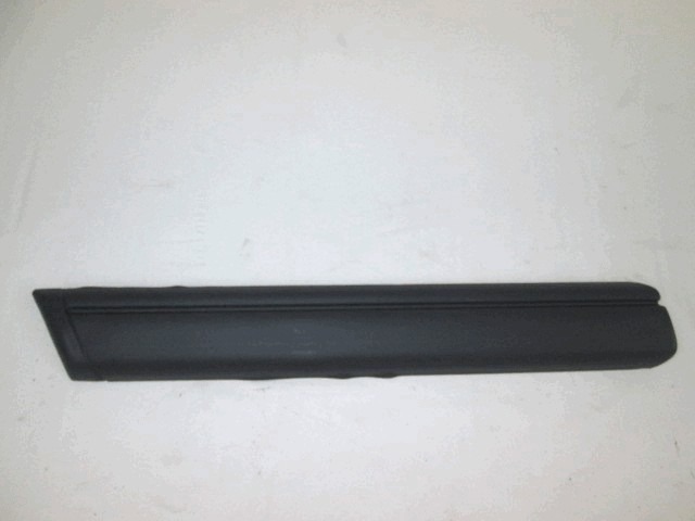 ZUNANJI PROFILI IN LETVE OEM N. 1246900962 ORIGINAL REZERVNI DEL MERCEDES CLASSE E W124 BER/SW (1984 - 1995)BENZINA LETNIK 1993