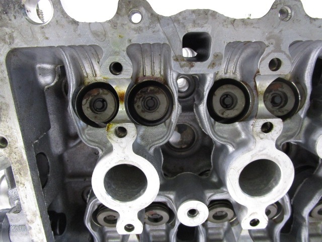 GLAVA, CILINDER IN DELI OEM N. 1110123070 ORIGINAL REZERVNI DEL TOYOTA YARIS P9 MK2 (01/2006 - 2009) BENZINA LETNIK 2008