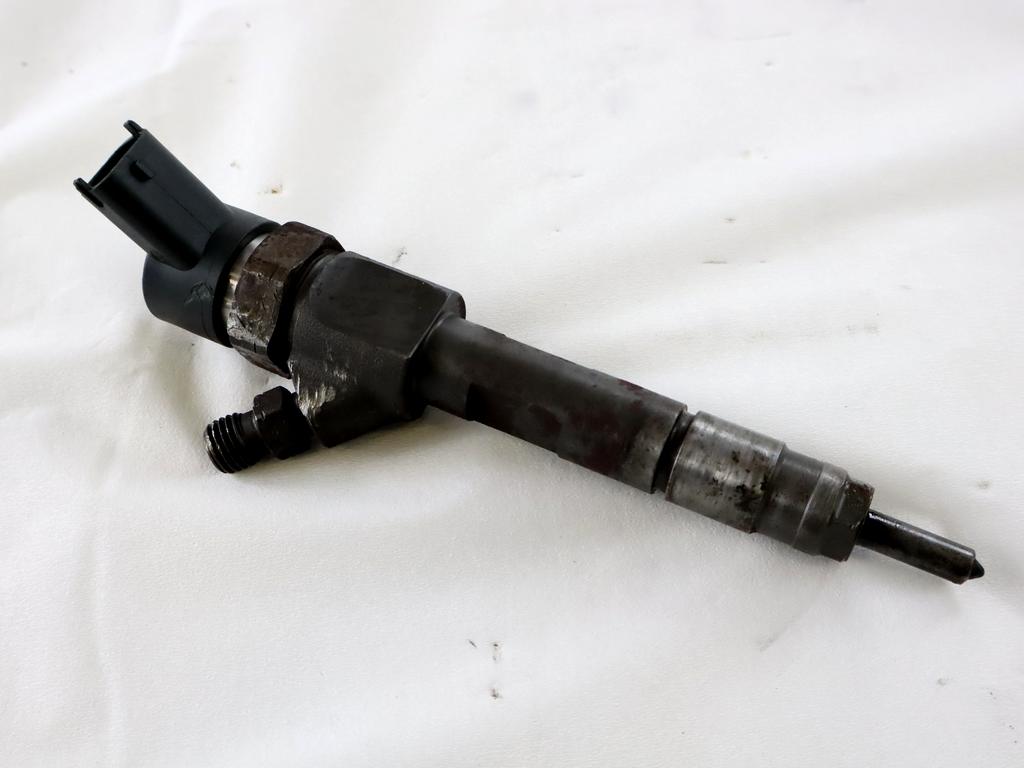 INJEKTORJI DIESEL OEM N. 8200100272 ORIGINAL REZERVNI DEL RENAULT SCENIC/GRAND SCENIC JM0/1 MK2 (2003 - 2009) DIESEL LETNIK 2005
