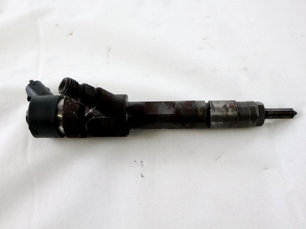 INJEKTORJI DIESEL OEM N. 8200100272 ORIGINAL REZERVNI DEL RENAULT SCENIC/GRAND SCENIC JM0/1 MK2 (2003 - 2009) DIESEL LETNIK 2005