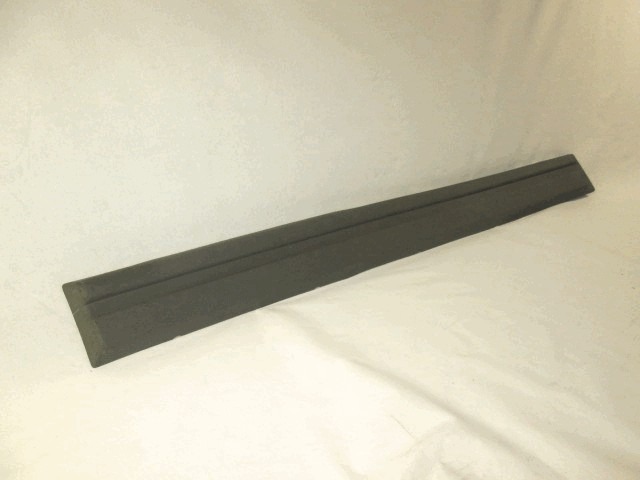 OKRASNE LETVE IN PROFILI SPREDNJIH VRAT OEM N. 4473738 ORIGINAL REZERVNI DEL FIAT 131 (1974 - 1985)BENZINA LETNIK 1974