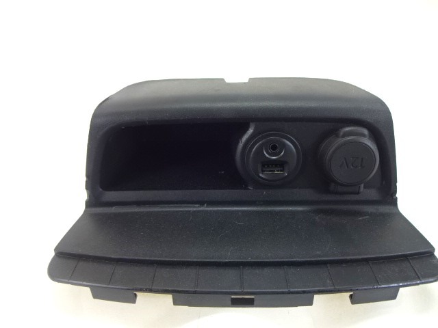 USB / AUX OEM N. 9674655277 ORIGINAL REZERVNI DEL PEUGEOT 208 CA CC MK1 (2012 -2019) DIESEL LETNIK 2014