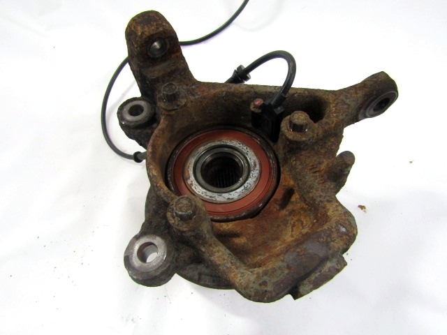 LEVI VRTLJIVI LEZAJ / PESTO KOLESA Z LEZAJEM SPREDAJ OEM N. 05011977AB 52098679AD ORIGINAL REZERVNI DEL JEEP GRAND CHEROKEE WJ WG MK2 (1999 - 04/2005) DIESEL LETNIK 2005
