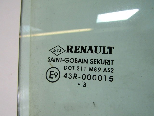 STEKLO ZADNJIH DESNIH VRAT OEM N. 8200576696 ORIGINAL REZERVNI DEL RENAULT MEGANE MK2 BM0/1 CM0/1 EM0/1 KM0/1 LM0/1 BER/GRANDTOUR  (10/2002 - 02/2006) DIESEL LETNIK 2003