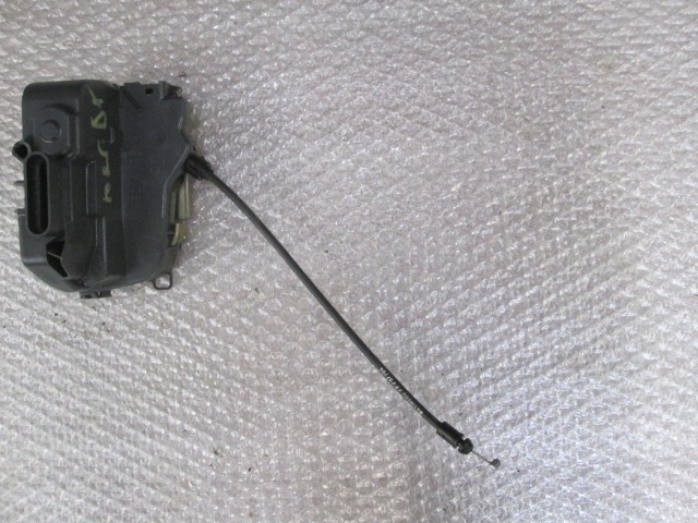 CENTRALNO ZAKLEPANJE ZADNJIH DESNIH VRAT OEM N. 8200028427 ORIGINAL REZERVNI DEL RENAULT MEGANE MK2 BM0/1 CM0/1 EM0/1 KM0/1 LM0/1 BER/GRANDTOUR  (10/2002 - 02/2006) BENZINA LETNIK 2004