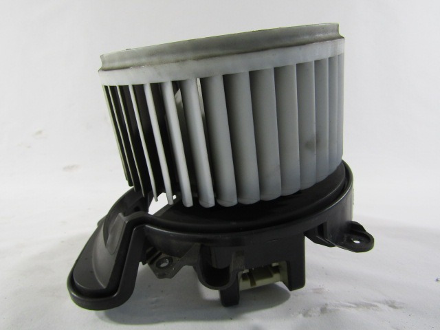 VENTILATOR  KABINE  OEM N. 5D3330100 ORIGINAL REZERVNI DEL FIAT PUNTO EVO 199 (2009 - 2012)  BENZINA/GPL LETNIK 2010