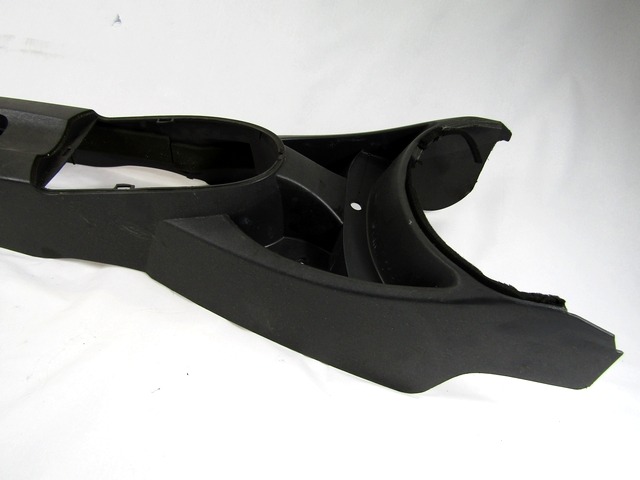 PLASTIKA MED SEDEZI BREZ NASLONJALA ROK OEM N. 1149488 ORIGINAL REZERVNI DEL FORD FOCUS DAW DBW DNW MK1 R BER/SW (2001-2005) DIESEL LETNIK 2003