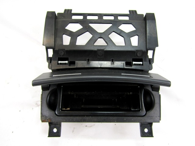 PEPELNIK / DRZALA ZA PIJACO OEM N. 8P0857951 ORIGINAL REZERVNI DEL AUDI A3 MK2R 8P 8PA 8P1 8P7 (2008 - 2012)DIESEL LETNIK 2009